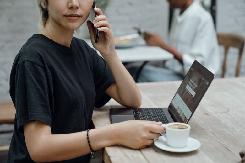Prowadzenie sklepu internetowego z telefonu i laptopa